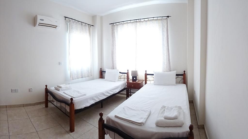 Melpo Court Apartamento Geroskipou Exterior foto